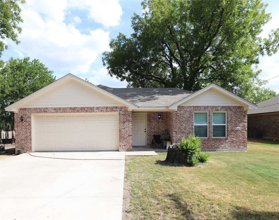 1210 E Avenue F Lampasas TX 76550