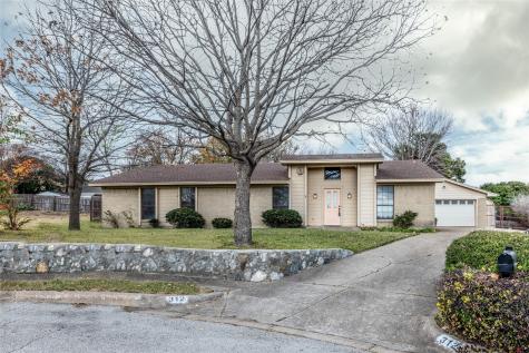 312 Lansford Court Benbrook TX 76126