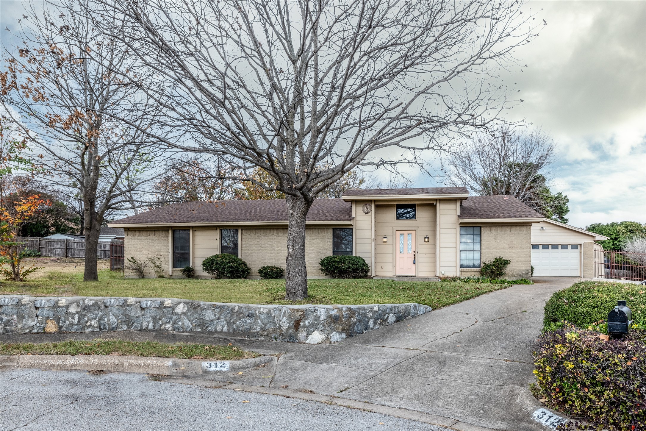 312 Lansford Court Benbrook TX 76126