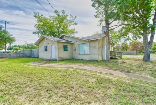 816 E Milam Street Mexia TX 76667