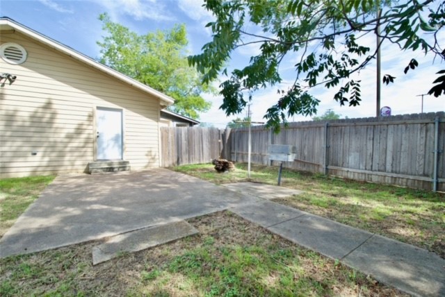 816 E Milam Street Mexia TX 76667