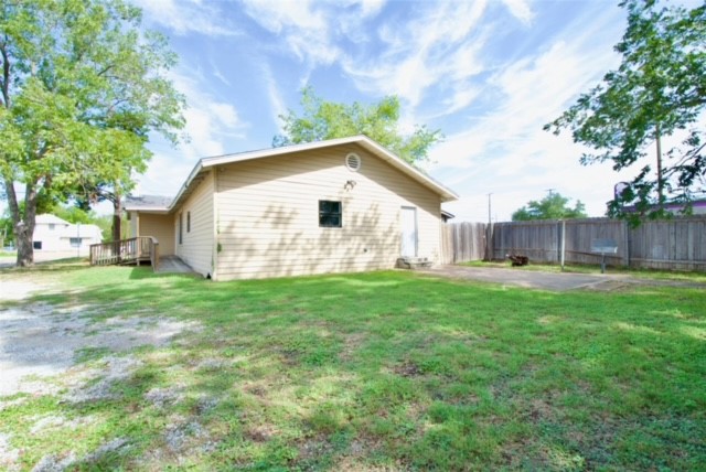 816 E Milam Street Mexia TX 76667