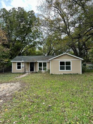 203 W Sherman Street Chico TX 76431