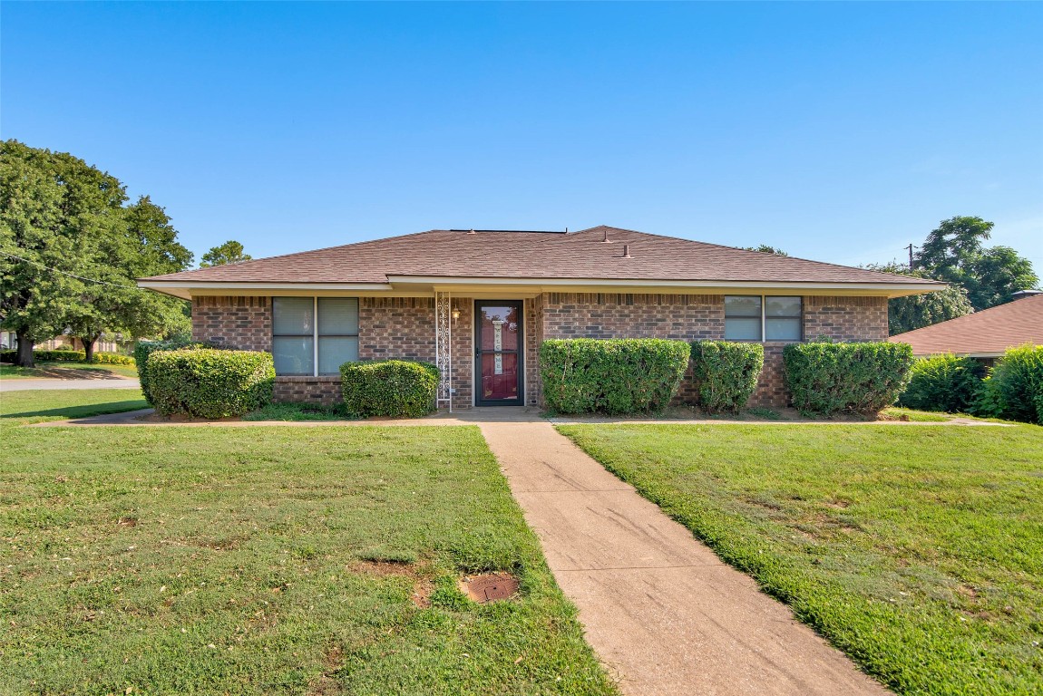 2307 Arapaho Drive Denison TX 75020