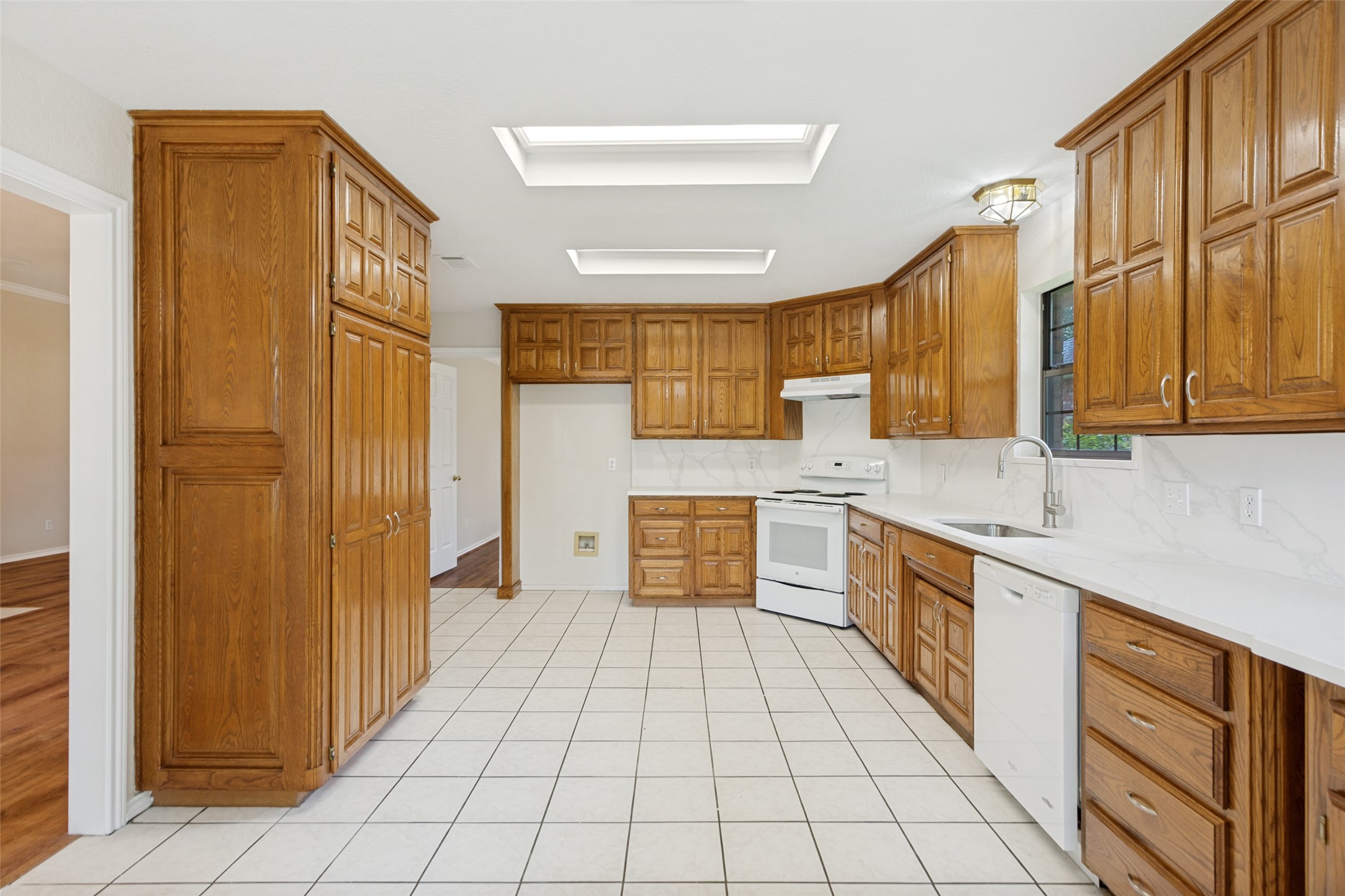 1213 Downwood Drive Burleson TX 76028