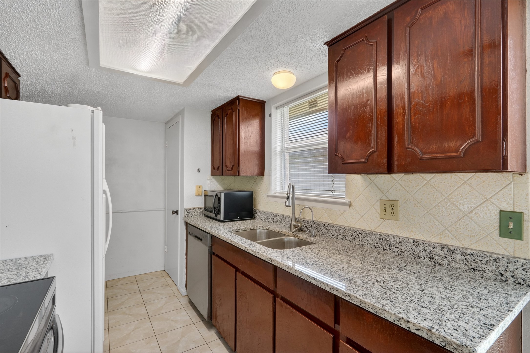 2014 Powderhorn Garland TX 75044