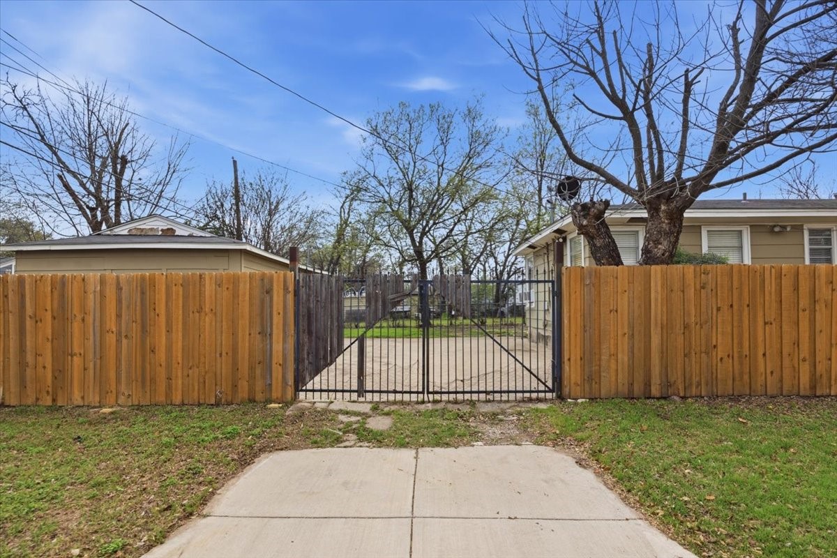 4301 Valentine Street Fort Worth TX 76107