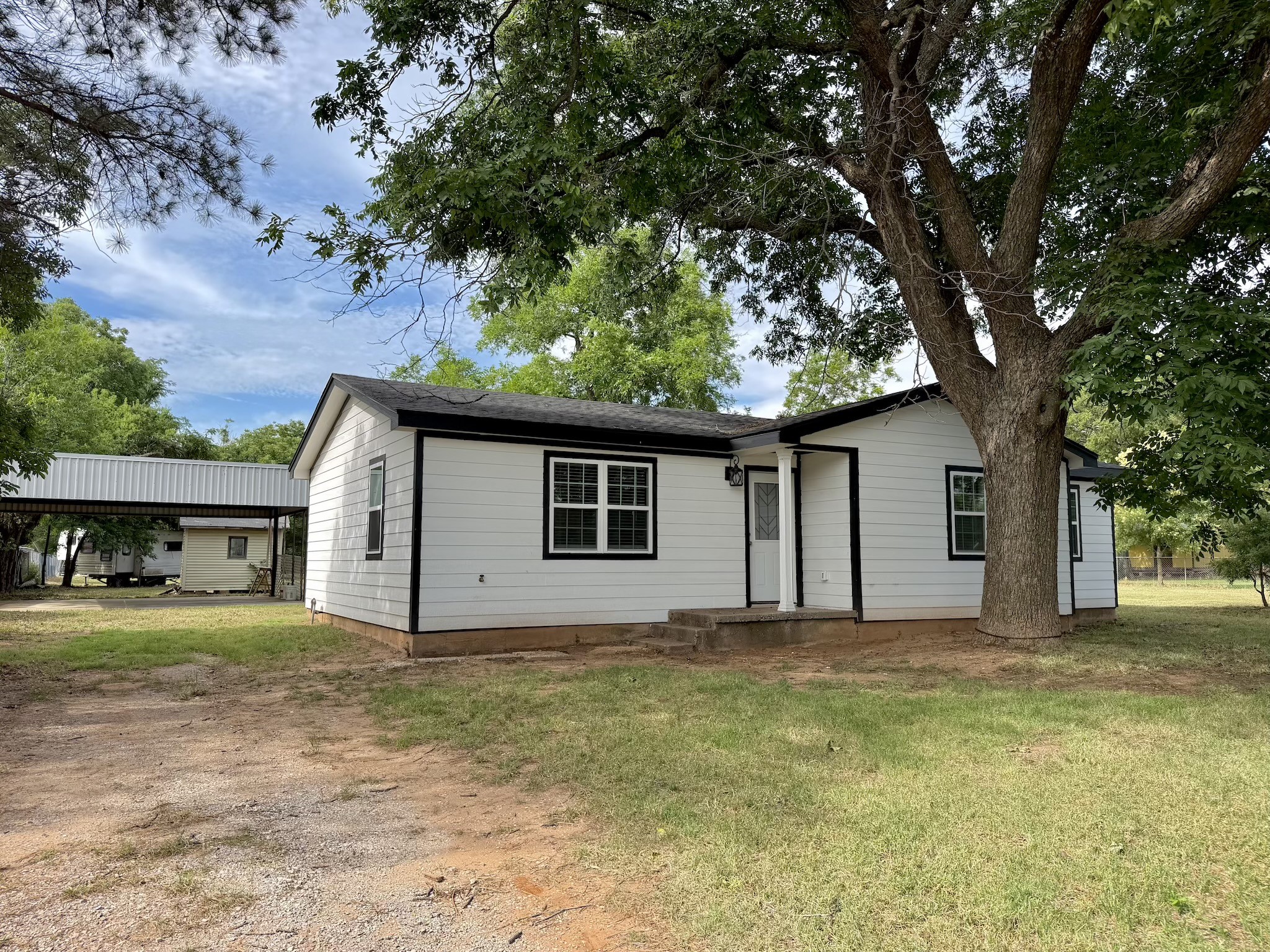 628 W 3rd Street Burkburnett TX 76354