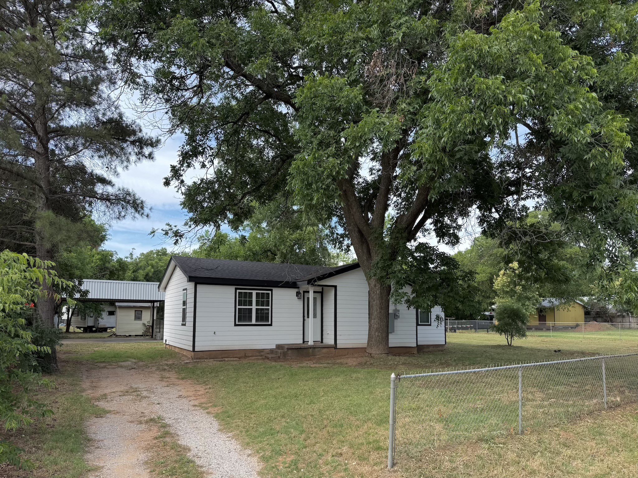 628 W 3rd Street Burkburnett TX 76354