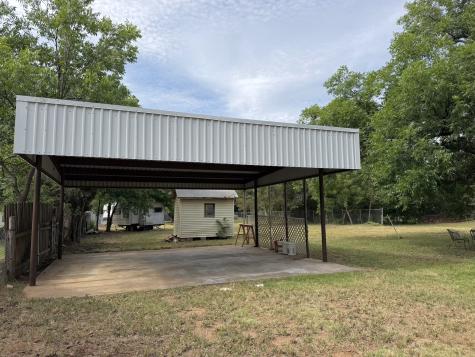628 W 3rd Street Burkburnett TX 76354