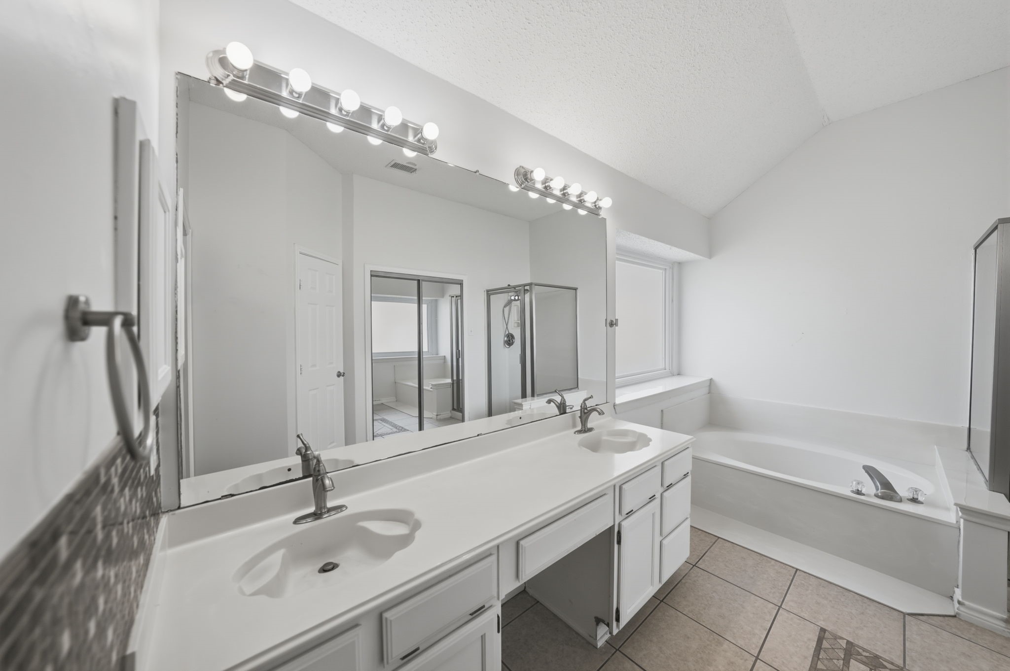 2317 Edinburgh Way Garland TX 75040