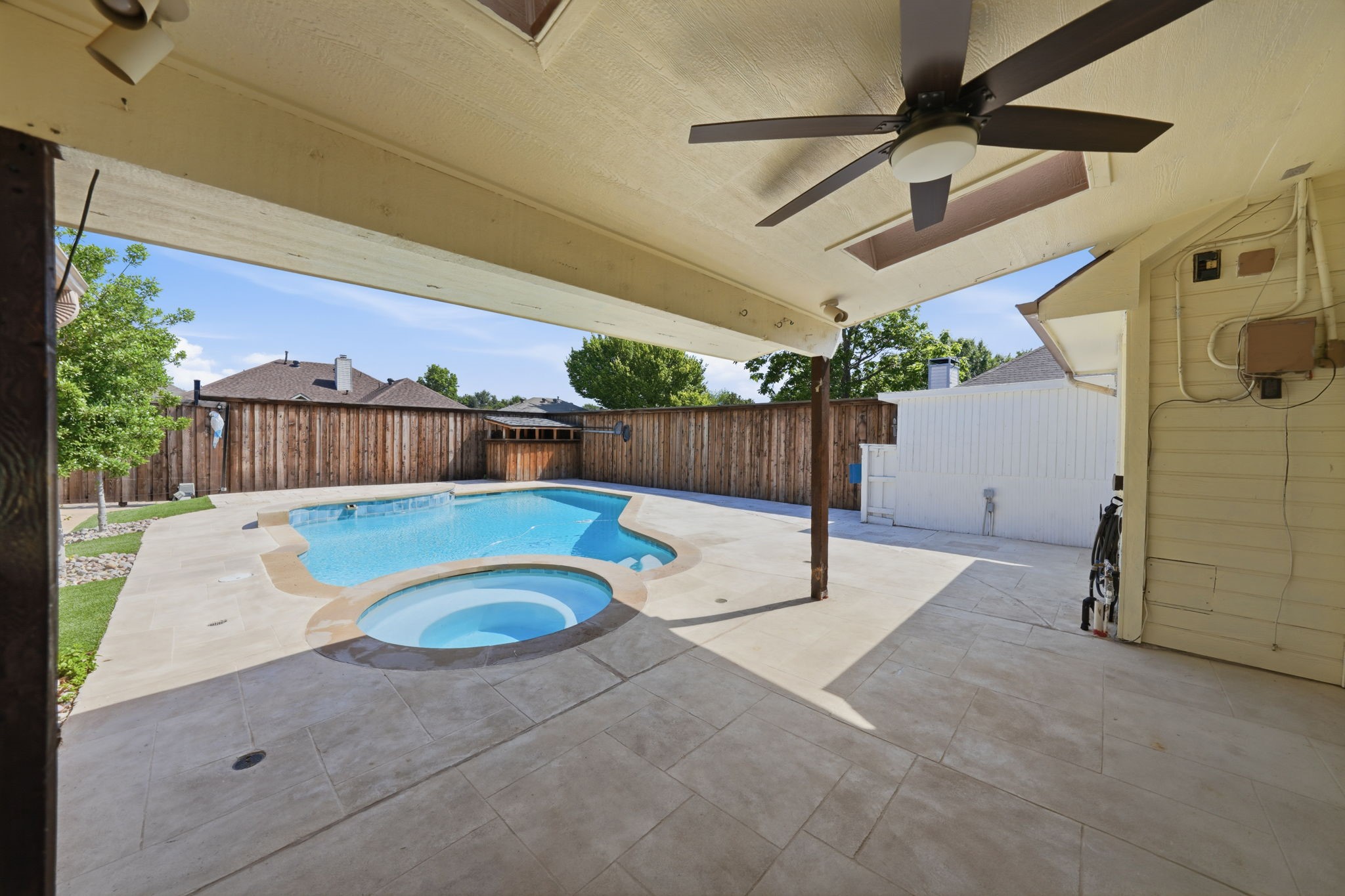 2317 Edinburgh Way Garland TX 75040