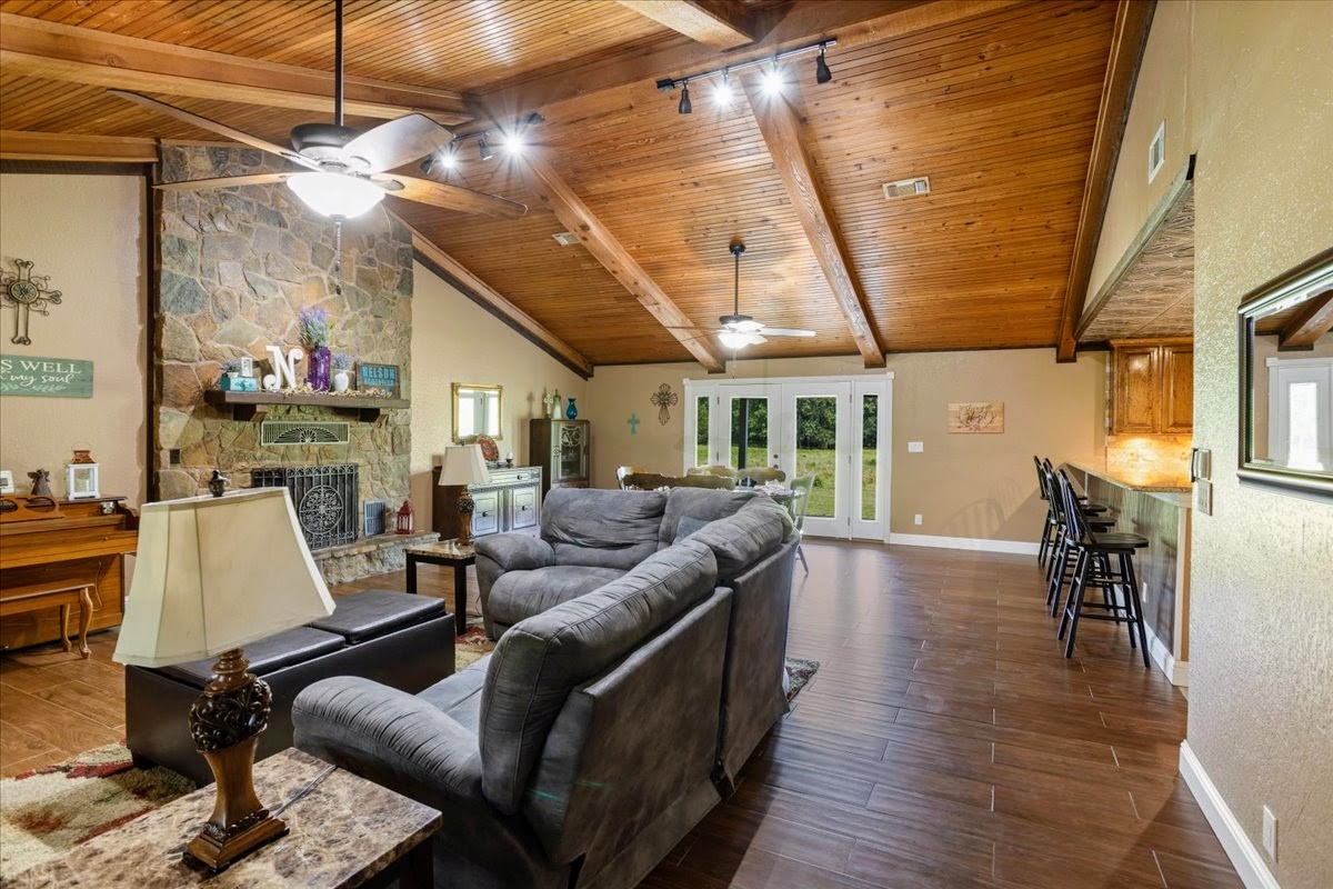 1578 County Road 1240 Savoy TX 75479