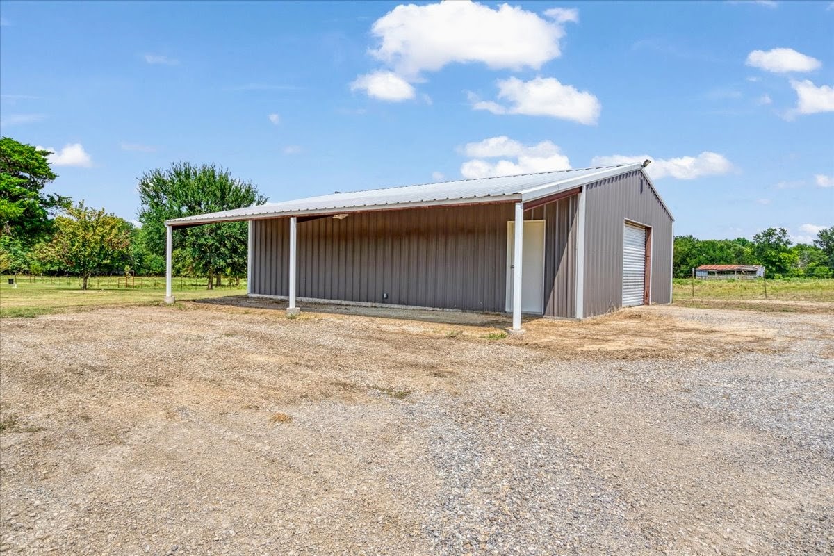 1578 County Road 1240 Savoy TX 75479