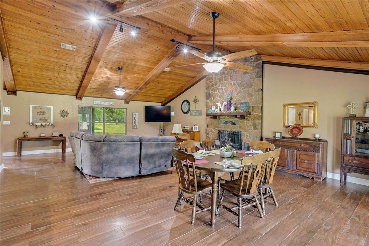 1578 County Road 1240 Savoy TX 75479