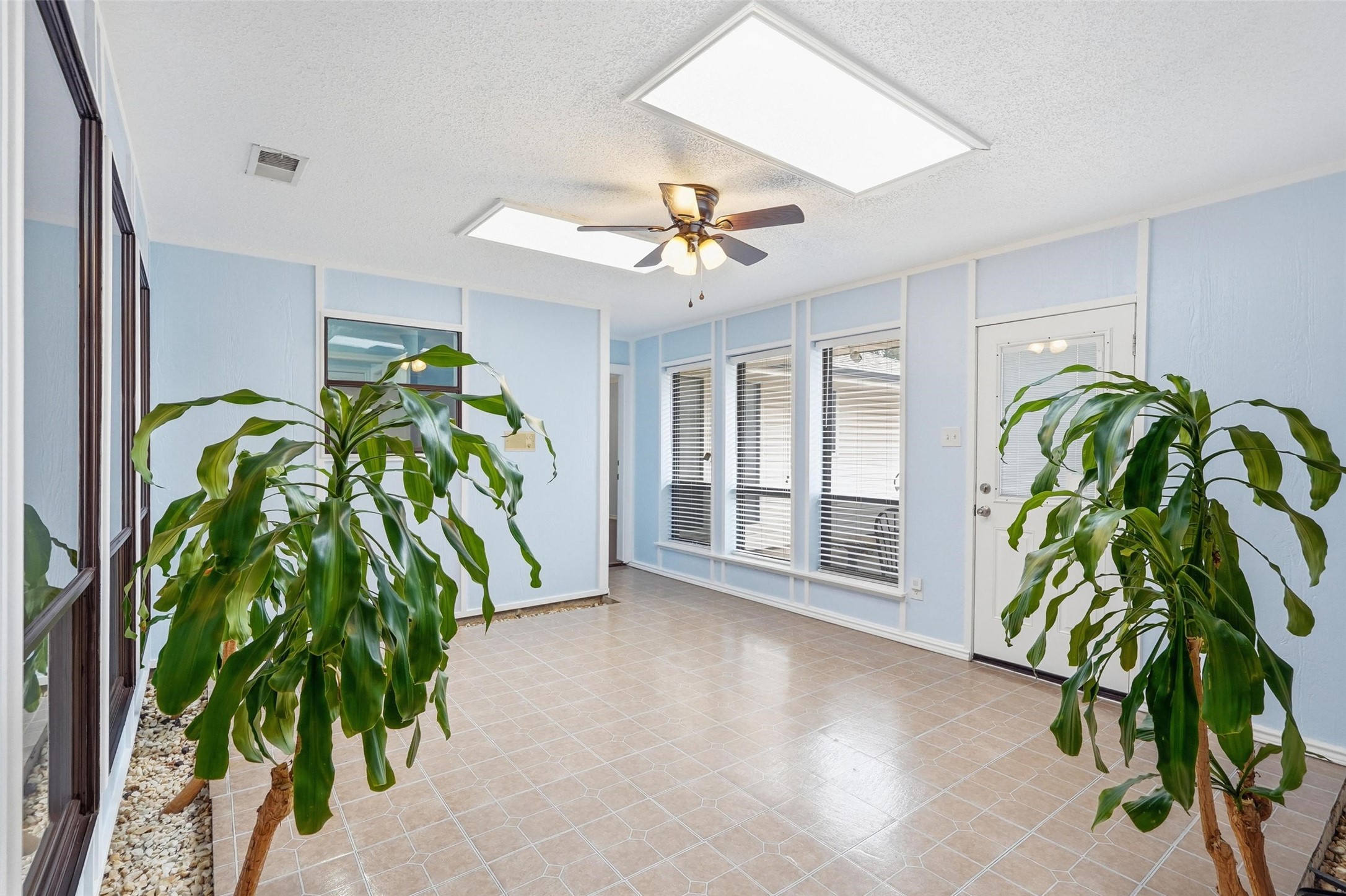1117 E Spring Valley Road Richardson TX 75081