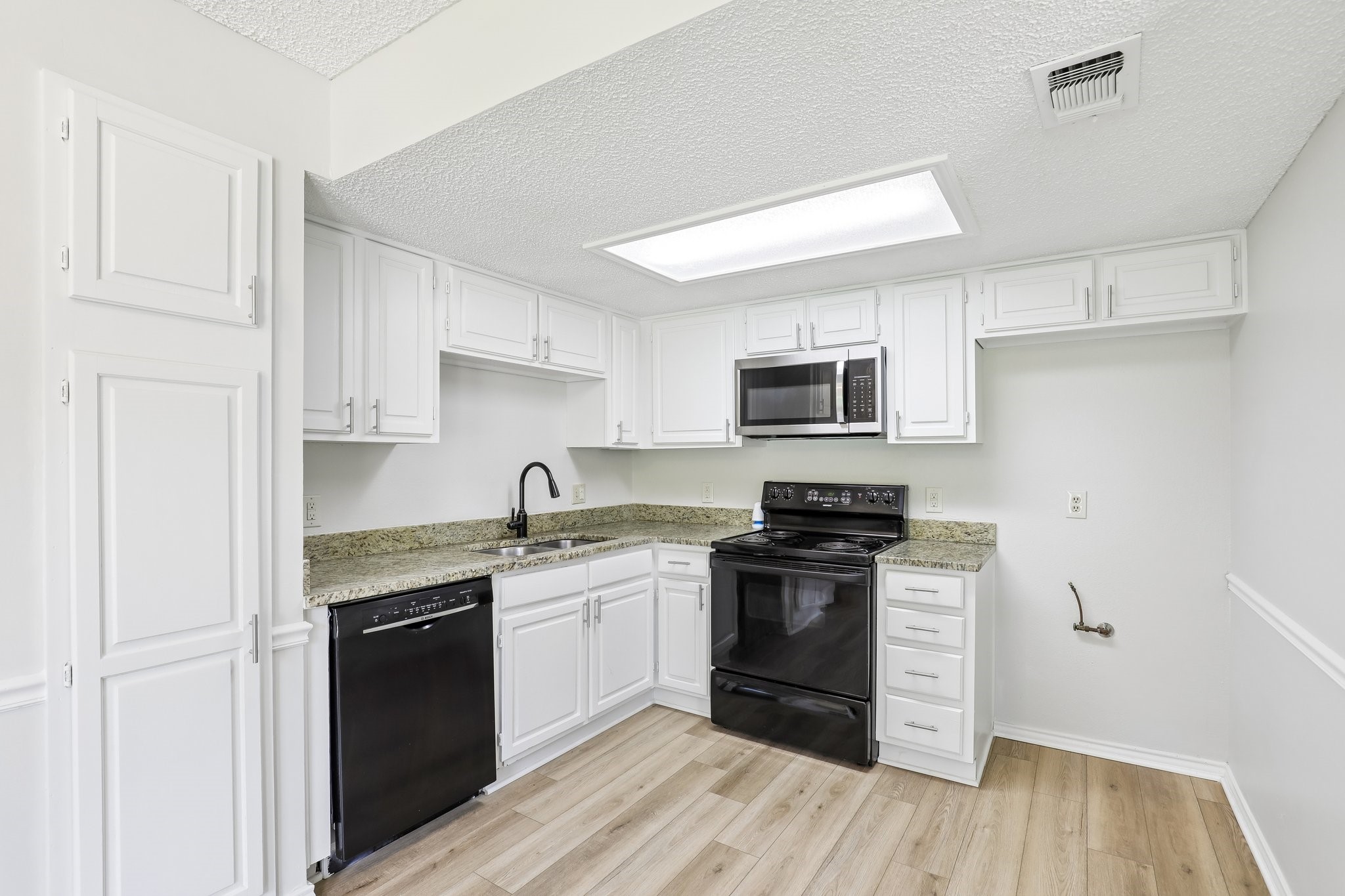 2710 Newkirk Court Euless TX 76039