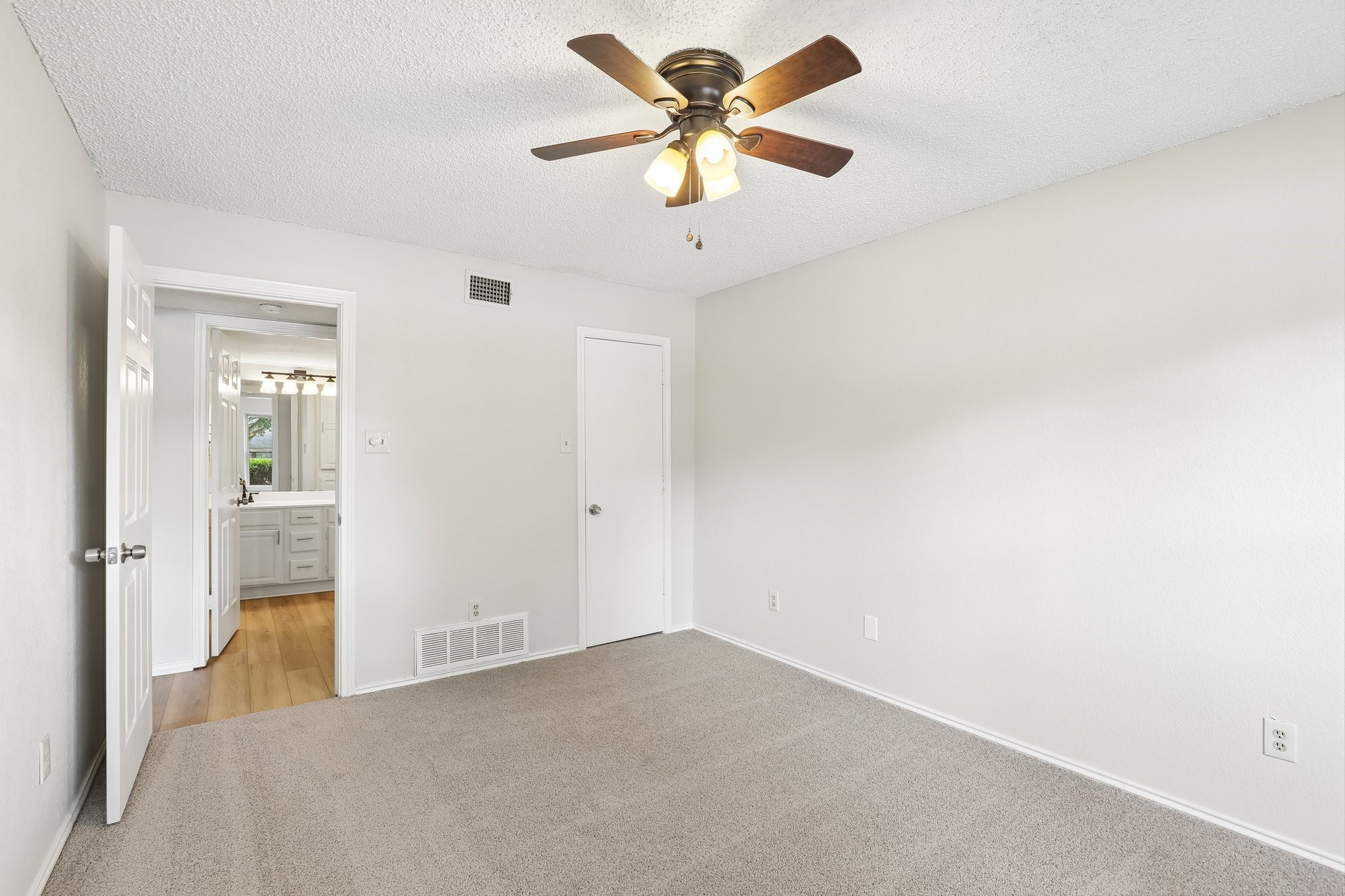 2710 Newkirk Court Euless TX 76039