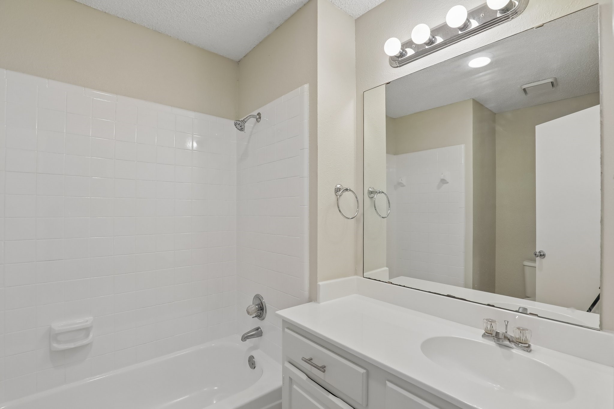 2710 Newkirk Court Euless TX 76039