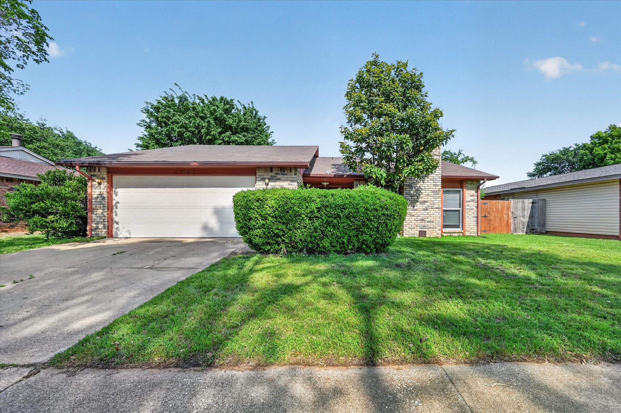 2705 Treeview Drive Arlington TX 76016