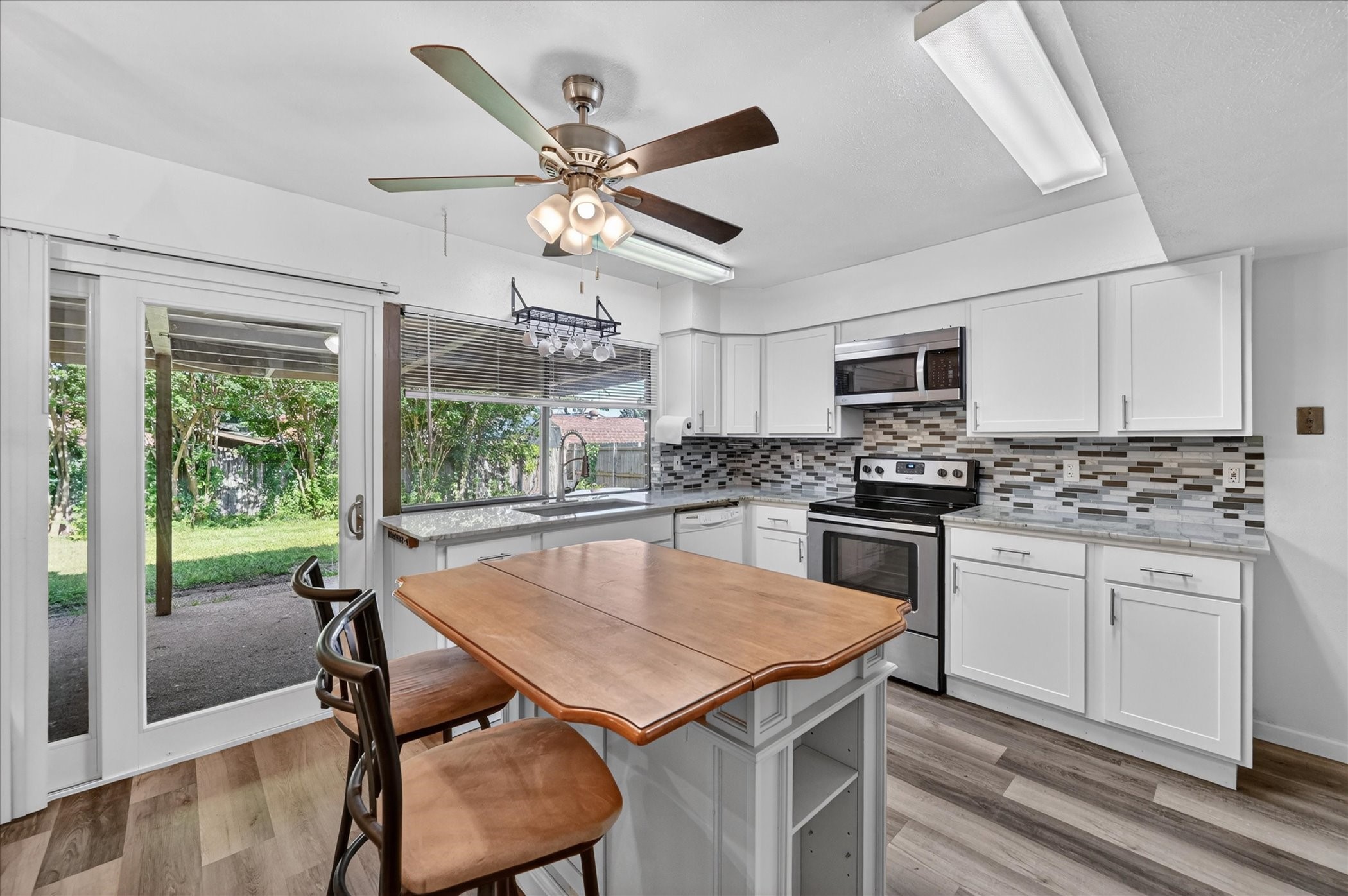 2705 Treeview Drive Arlington TX 76016