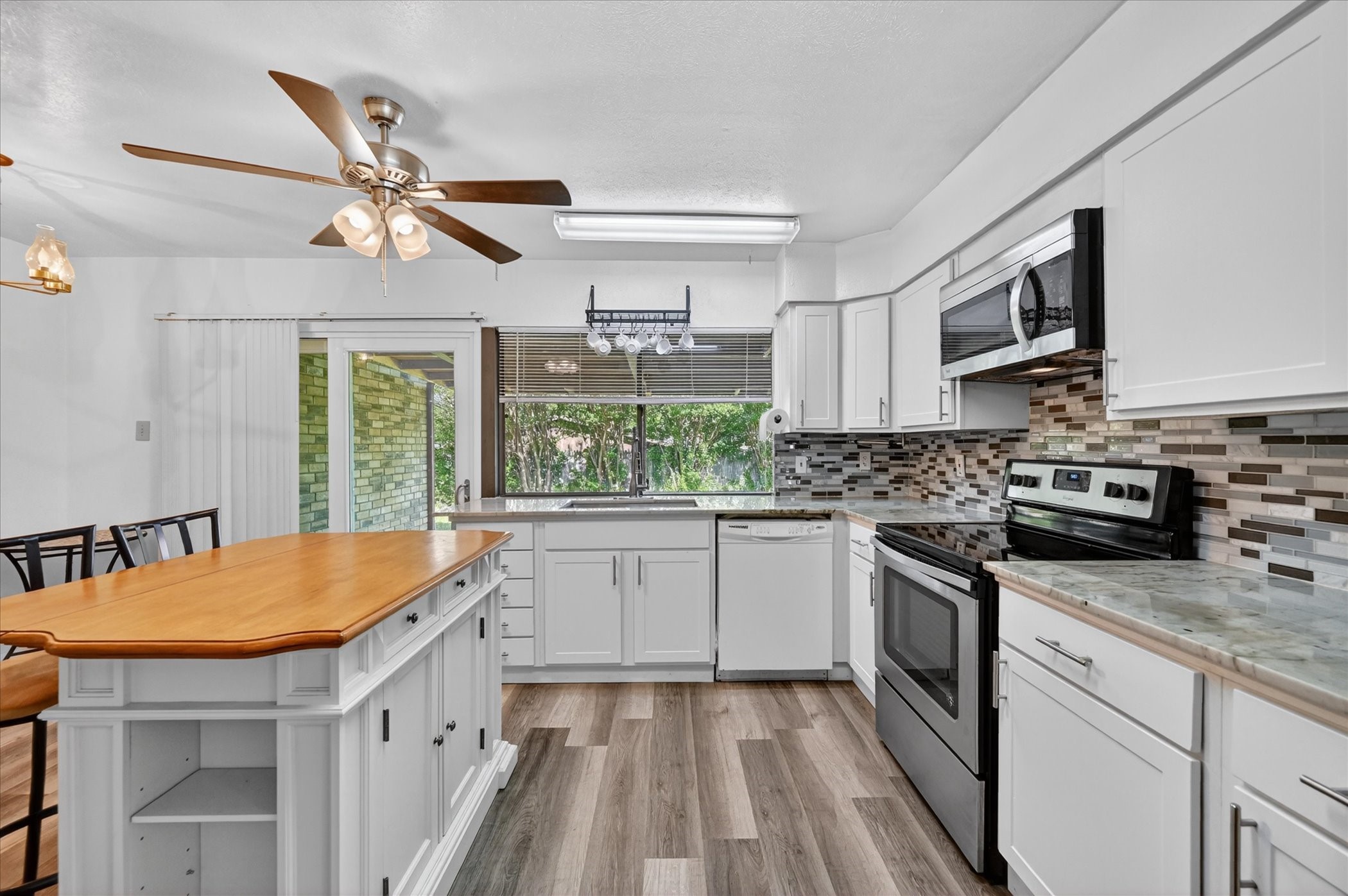 2705 Treeview Drive Arlington TX 76016