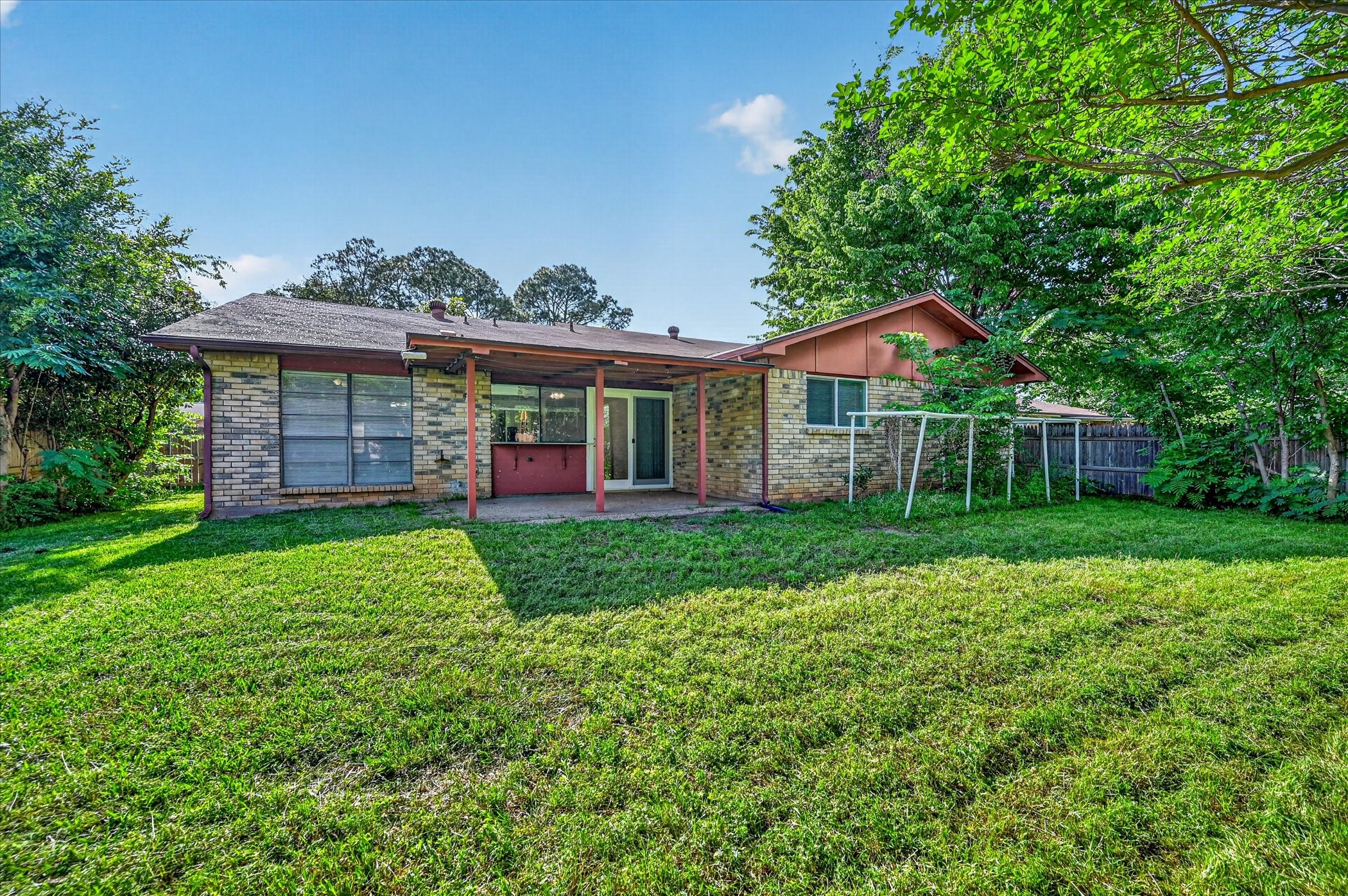 2705 Treeview Drive Arlington TX 76016