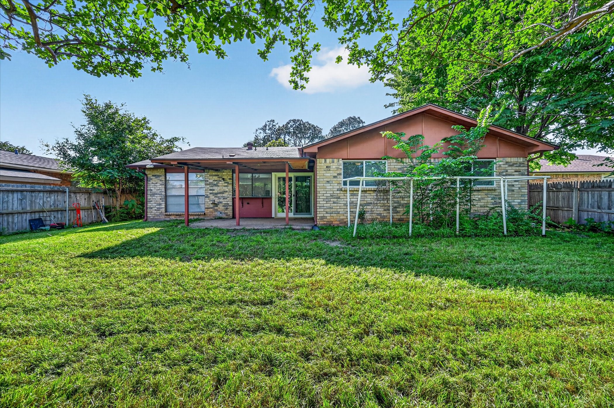 2705 Treeview Drive Arlington TX 76016
