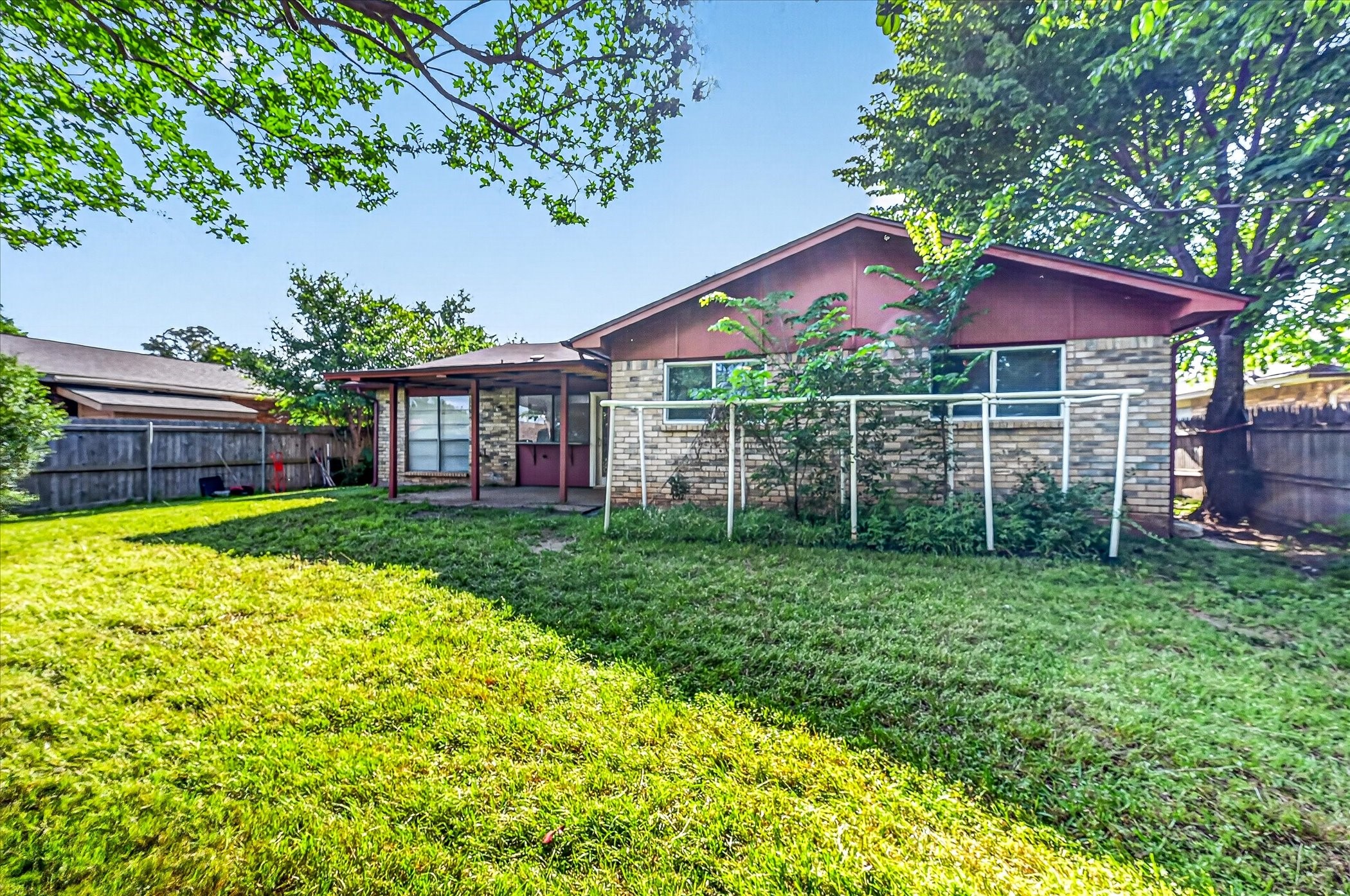 2705 Treeview Drive Arlington TX 76016