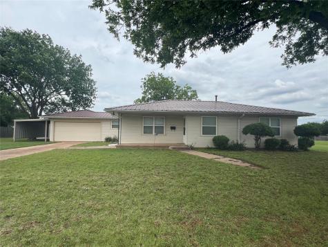502 W Wichita Henrietta TX 76365