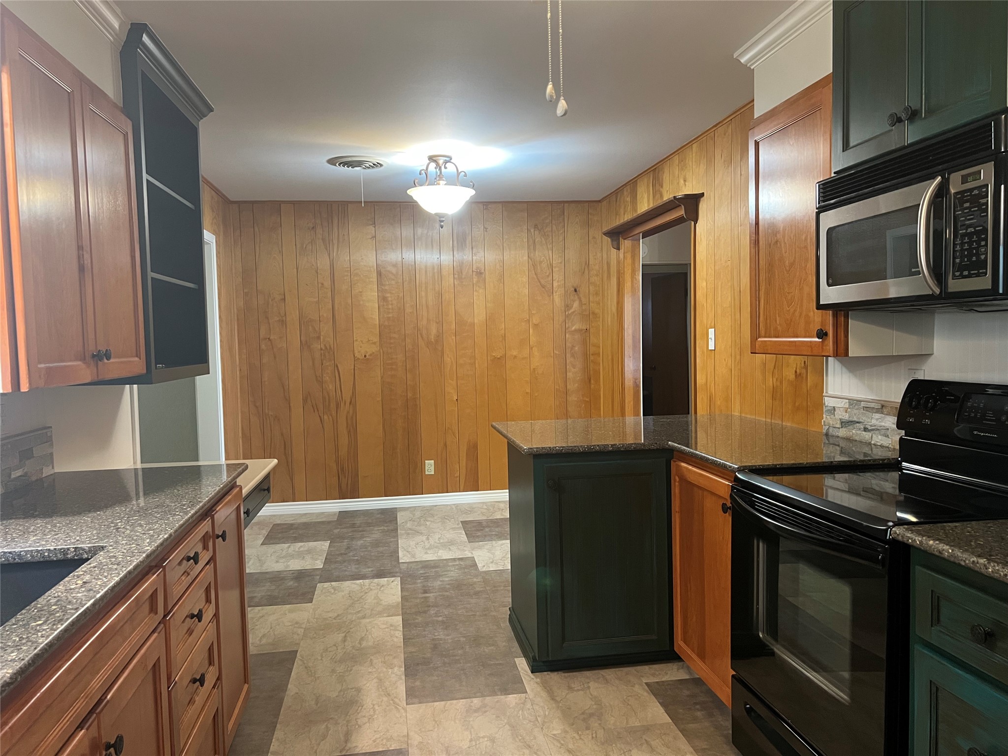 502 W Wichita Henrietta TX 76365
