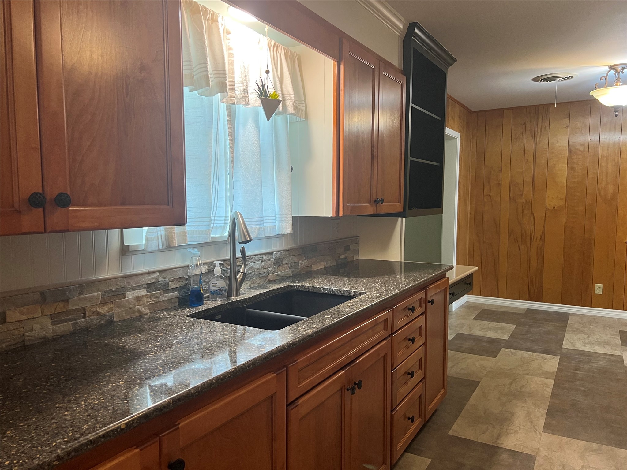 502 W Wichita Henrietta TX 76365