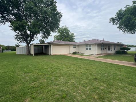 502 W Wichita Henrietta TX 76365