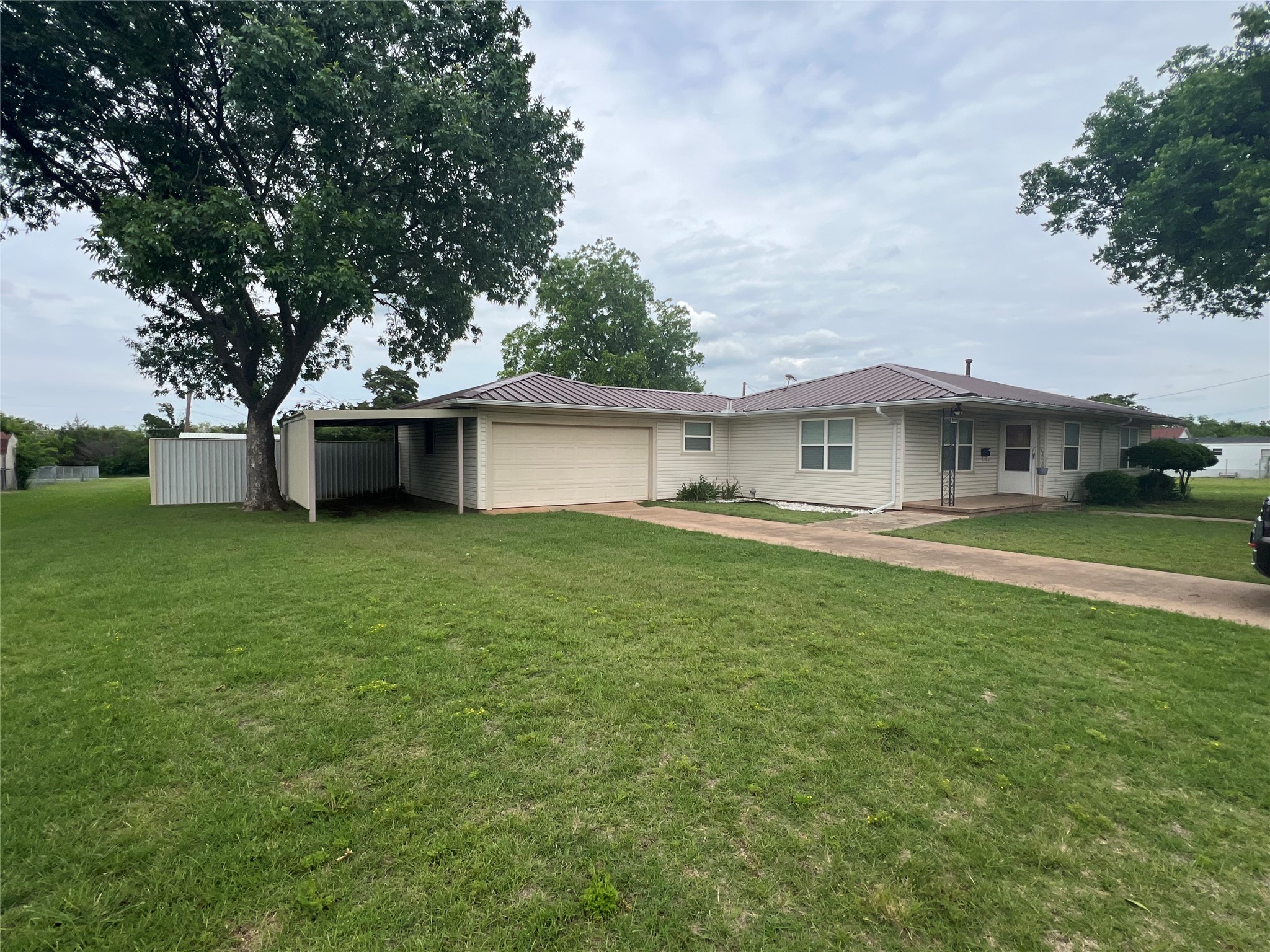 502 W Wichita Henrietta TX 76365