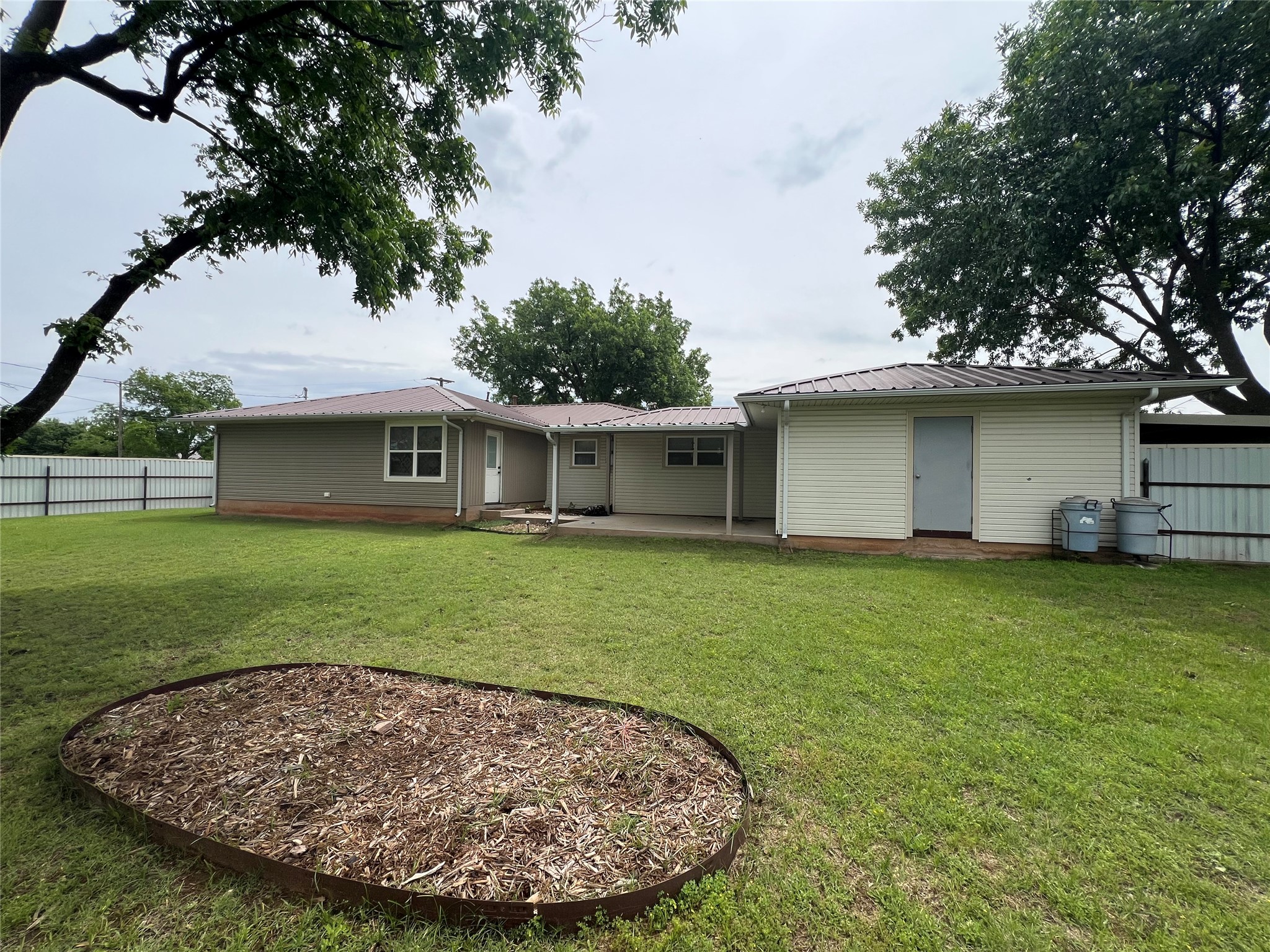 502 W Wichita Henrietta TX 76365