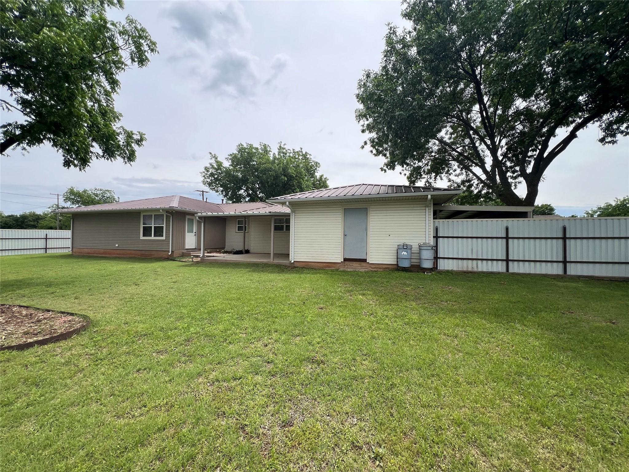 502 W Wichita Henrietta TX 76365