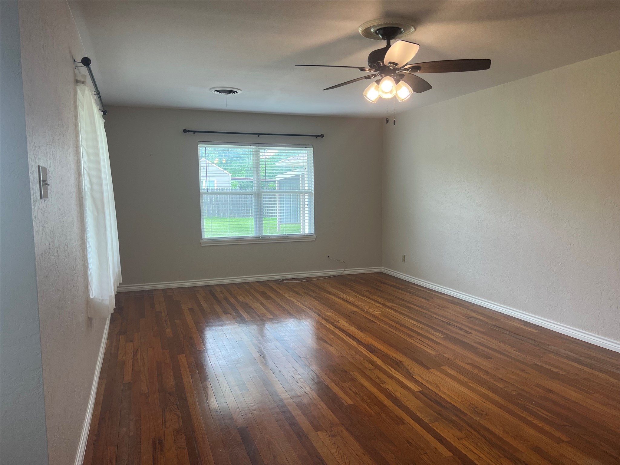 502 W Wichita Henrietta TX 76365