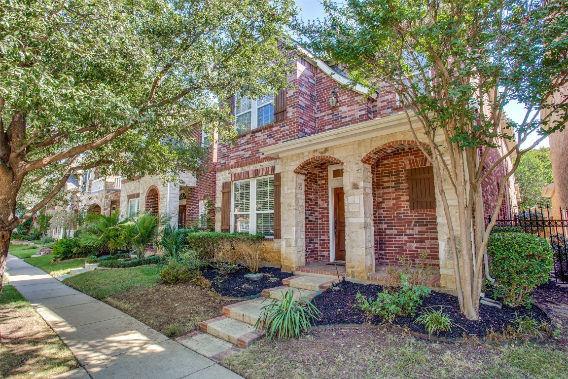 233 Buckingham Avenue Euless TX 76040