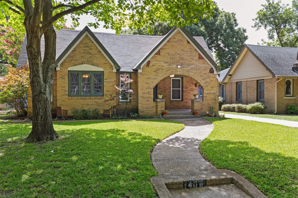 1406 S Montreal Avenue Dallas TX 75208