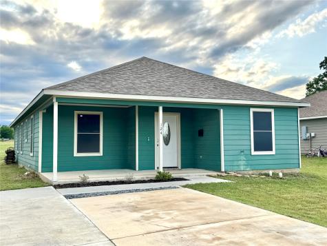 124 Oakwood Street Chico TX 76431