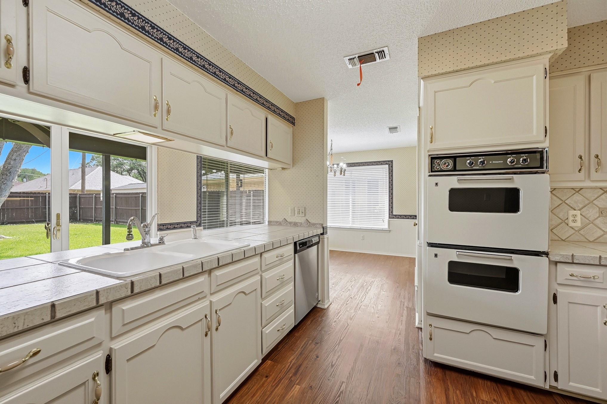 1100 Purdue Drive Arlington TX 76012