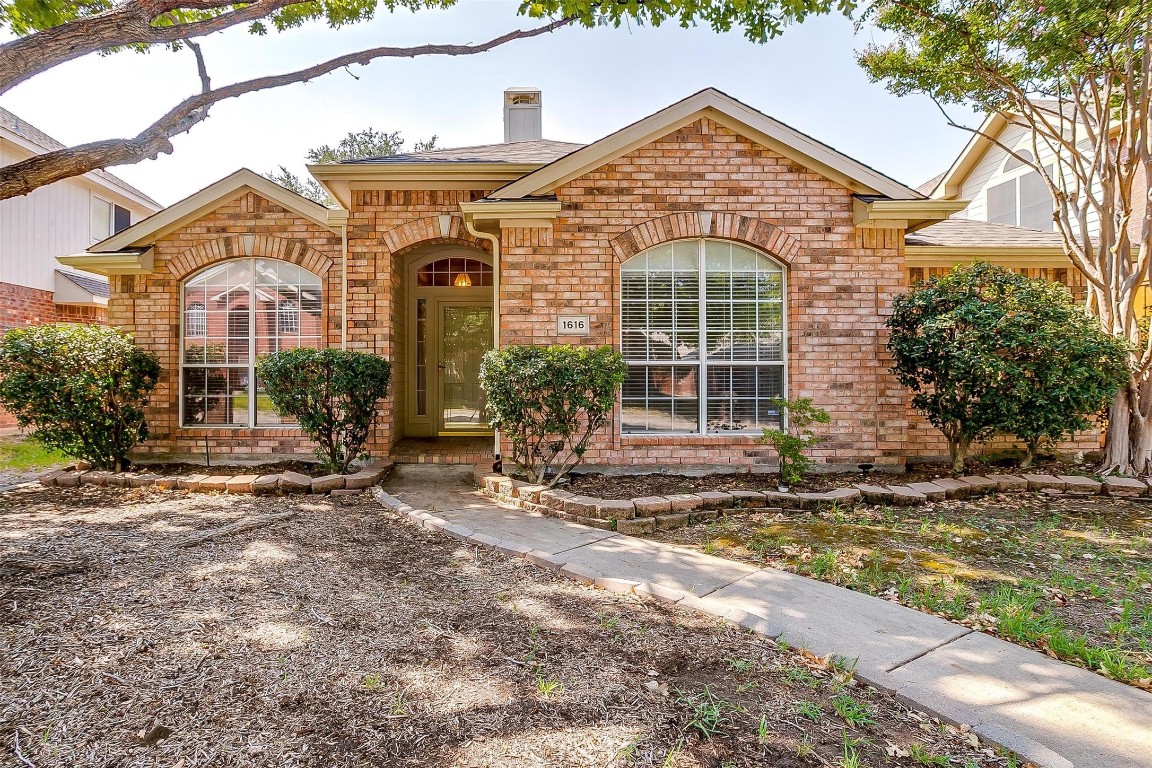 1616 Yellowstone Avenue Lewisville TX 75077