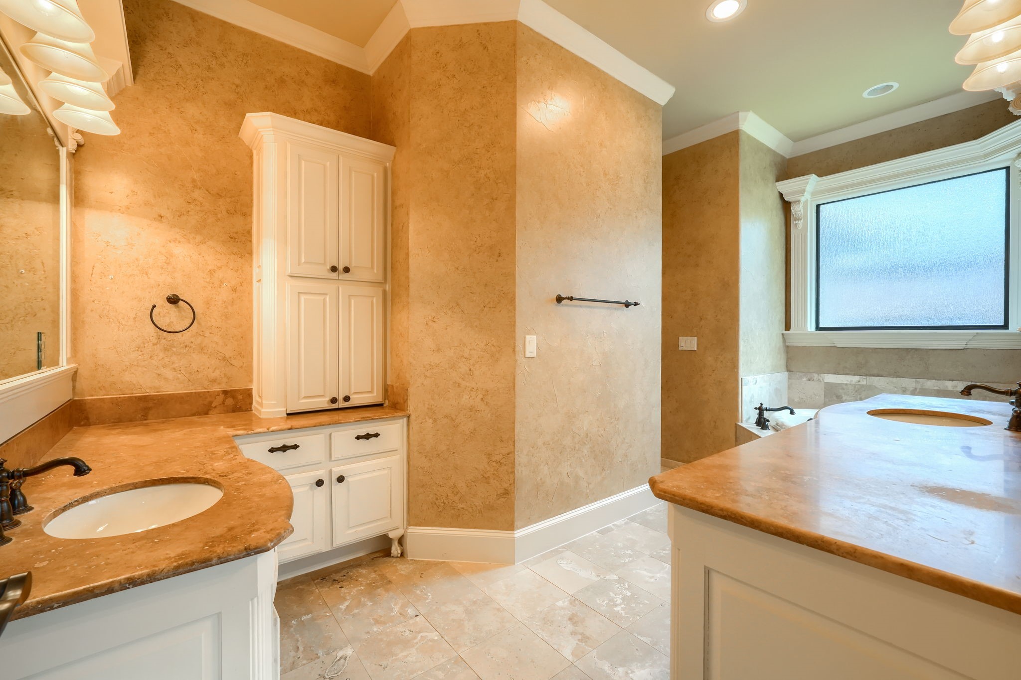 8009 Canyon Oak Drive North Richland Hills TX 76182