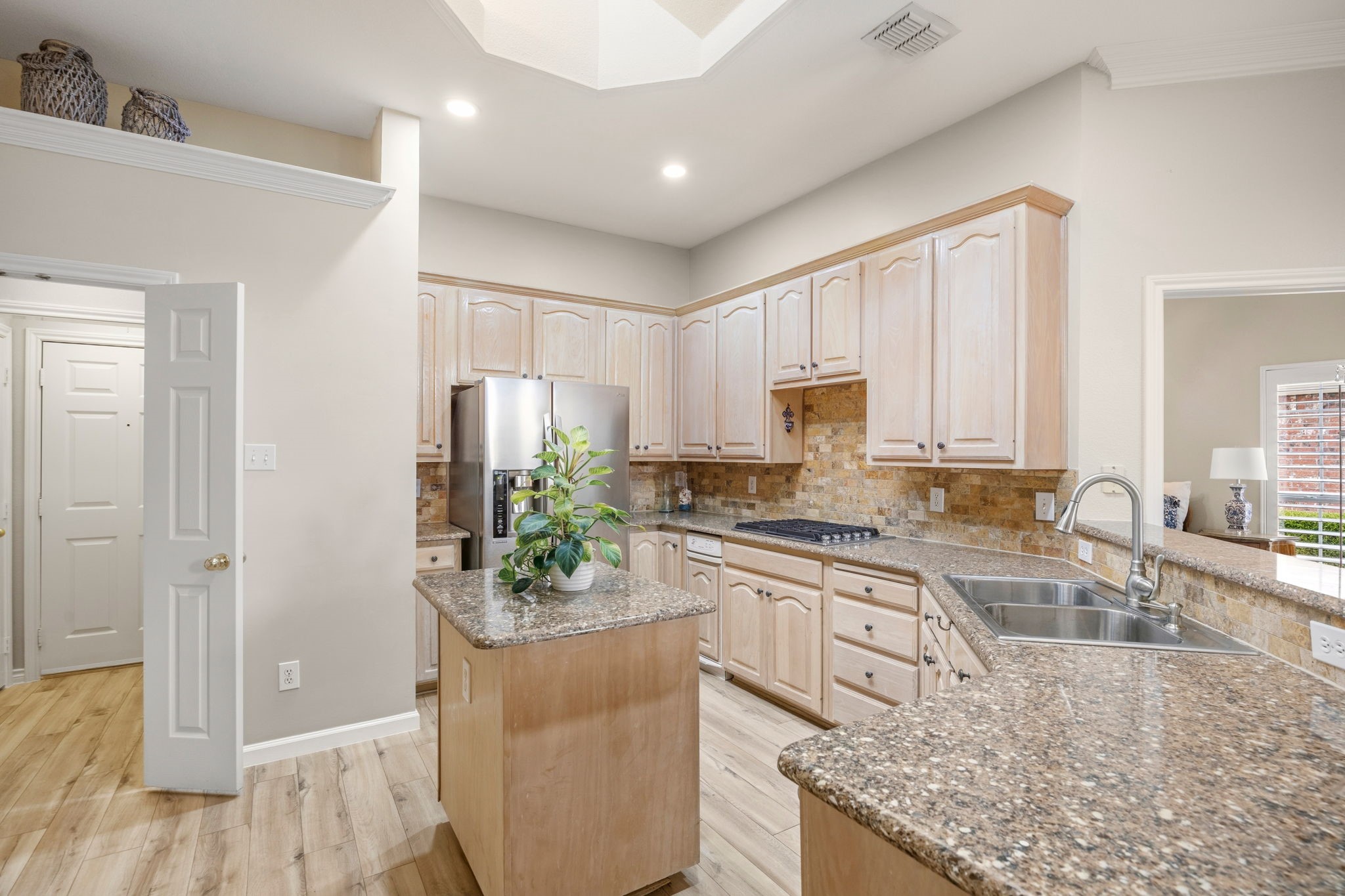 8625 Old Oak Drive Irving TX 75063