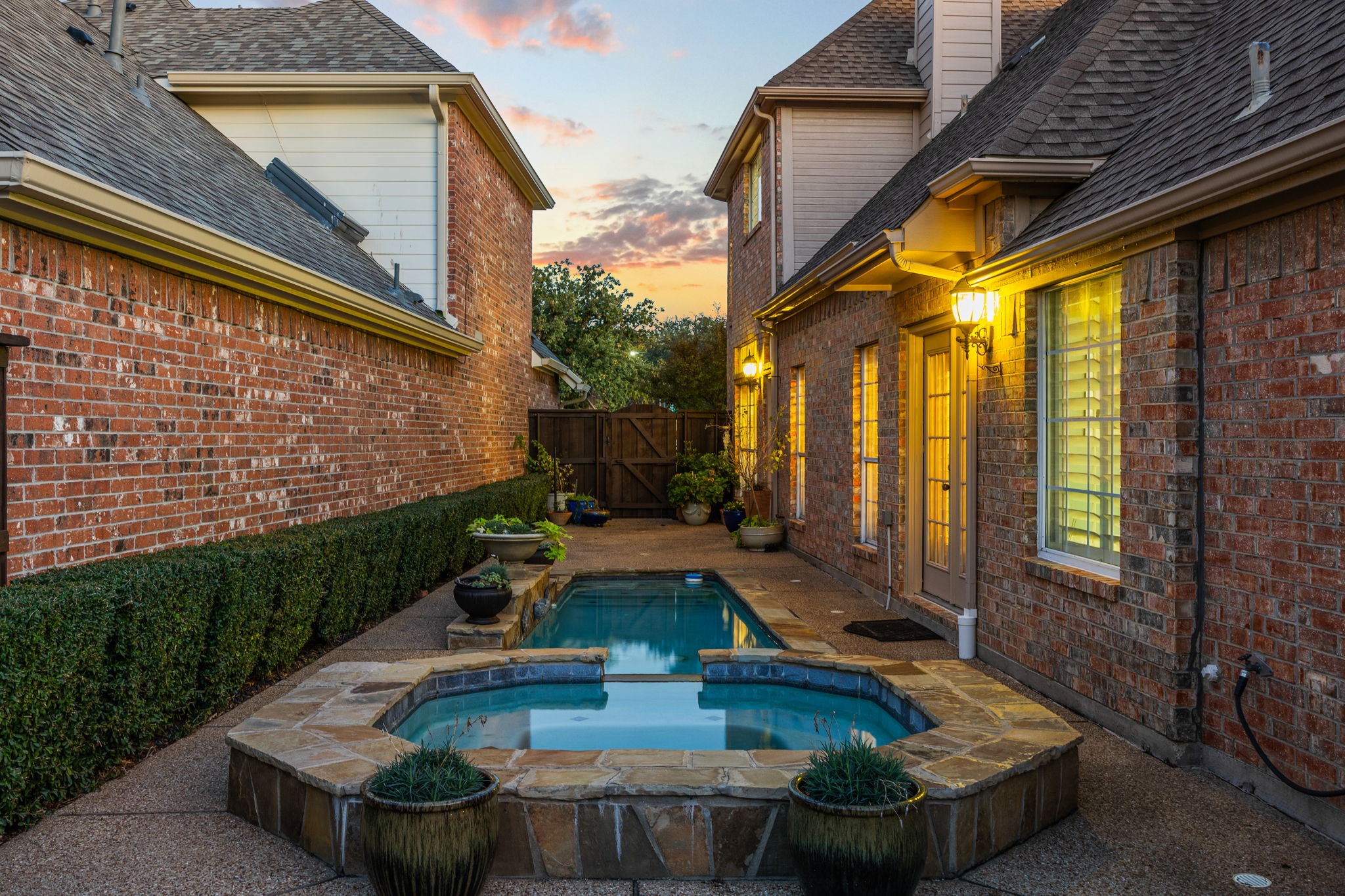 8625 Old Oak Drive Irving TX 75063