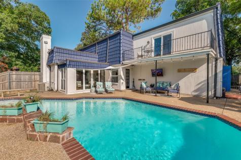 832 Chaparral Court Bedford TX 76022