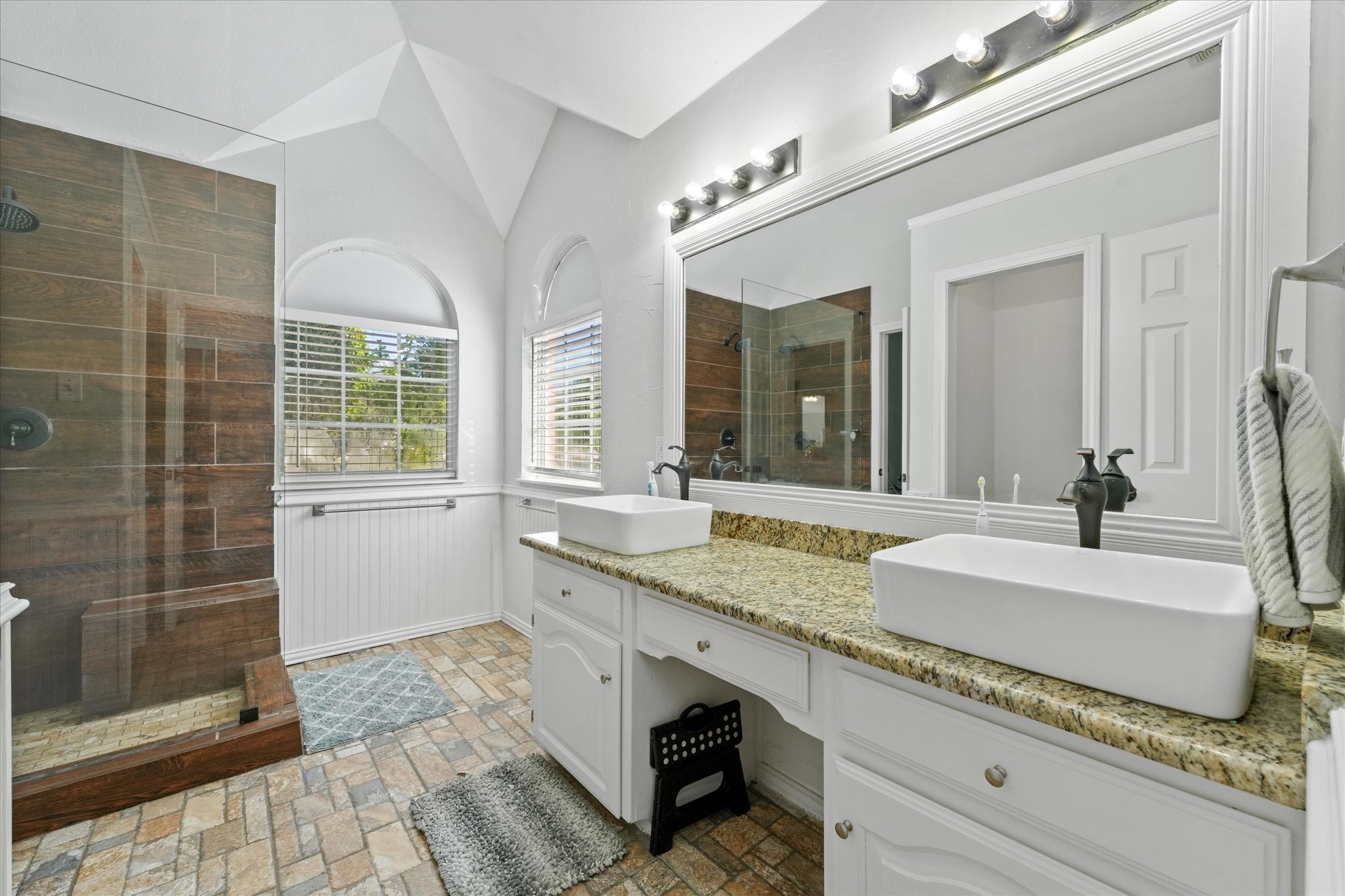 107 Montreal Drive Hurst TX 76054