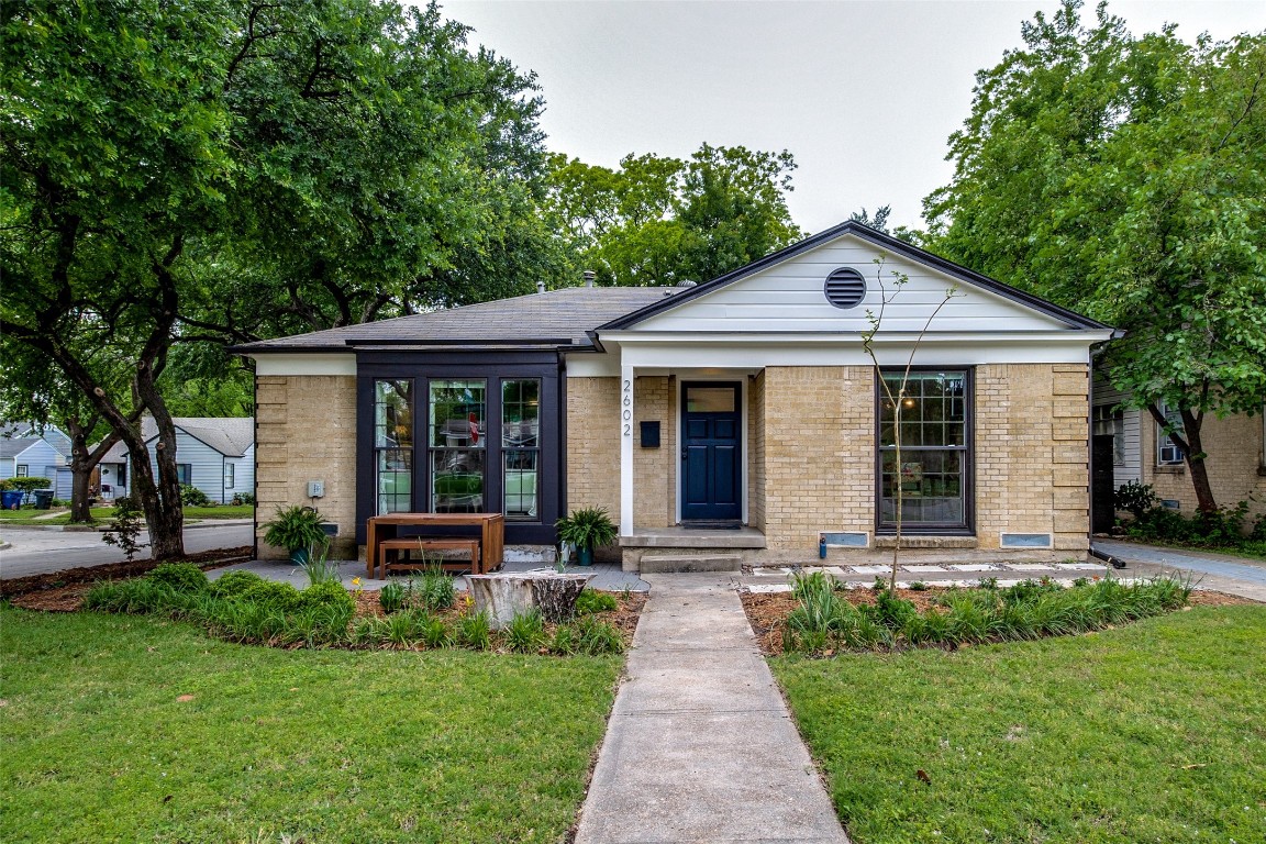 2602 Burlington Boulevard Dallas TX 75211