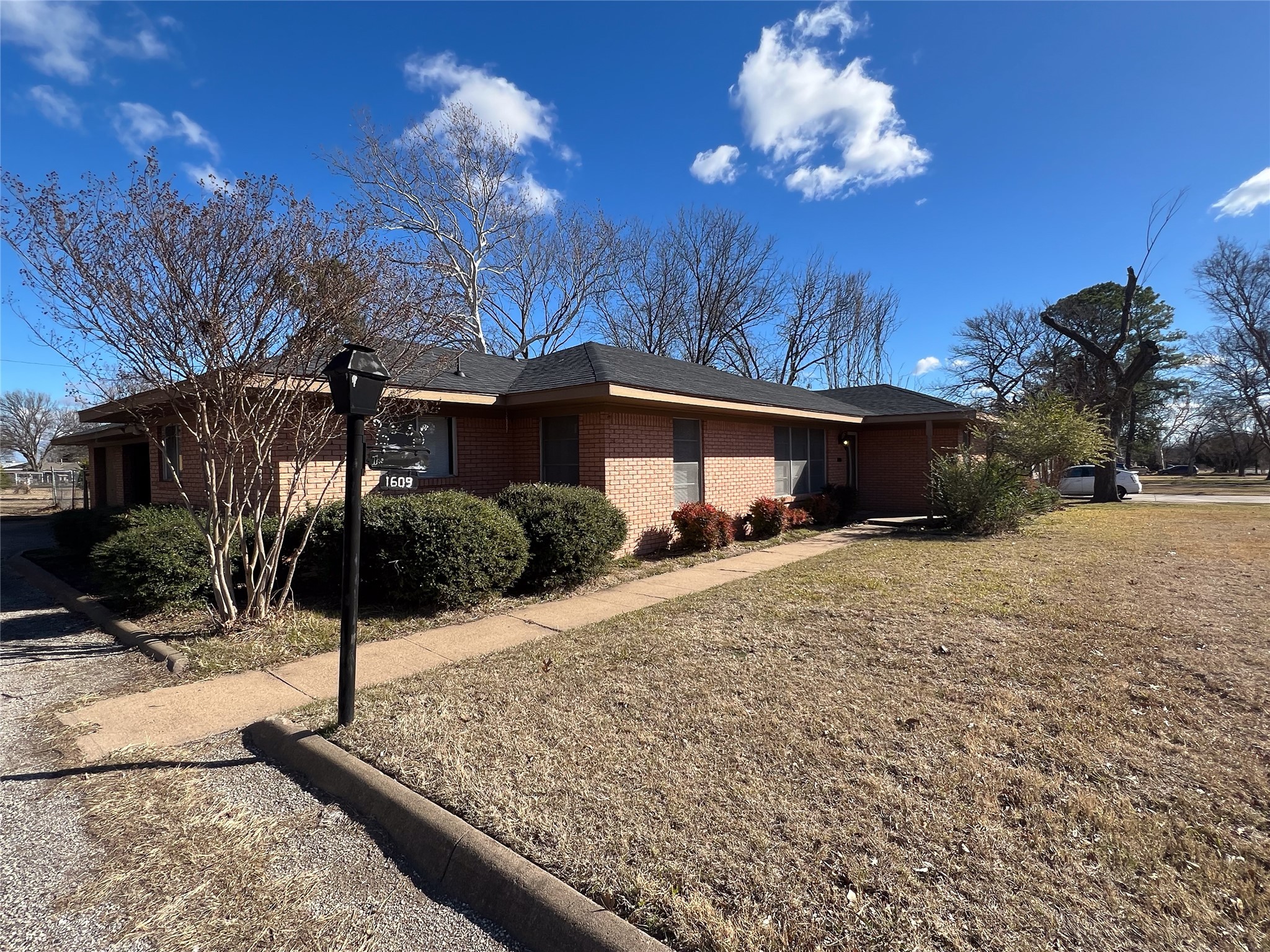 1609 E Peyton Street Sherman TX 75090