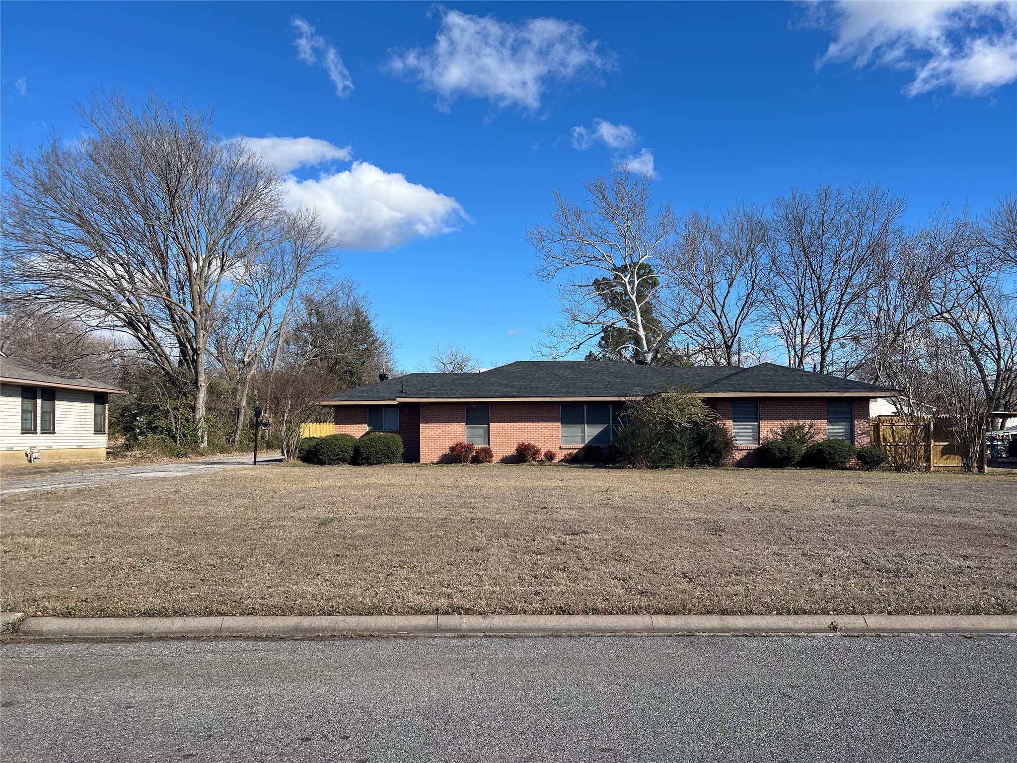 1609 E Peyton Street Sherman TX 75090